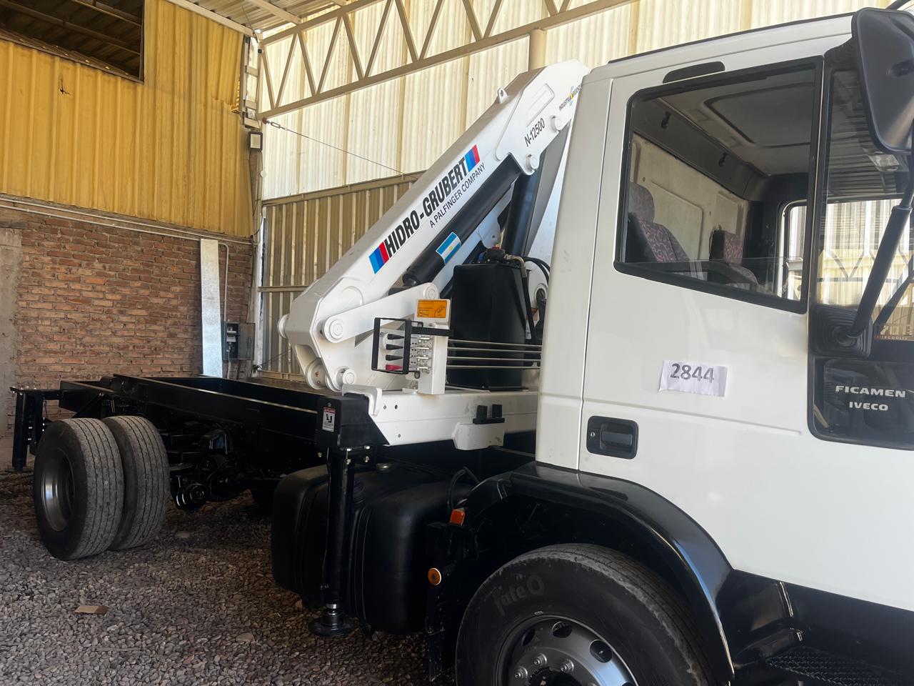 Grúa Iveco 170E22